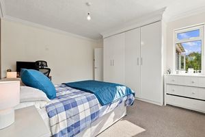 LAKESIDE LODGE- click for photo gallery
